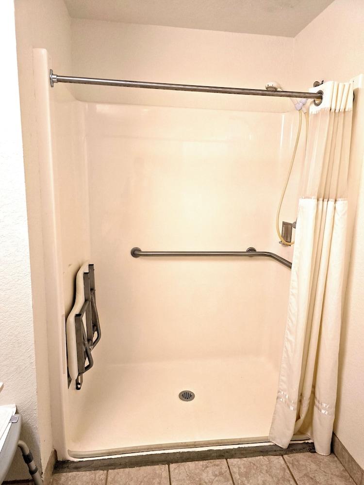 Garden Inn & Suites photo 24