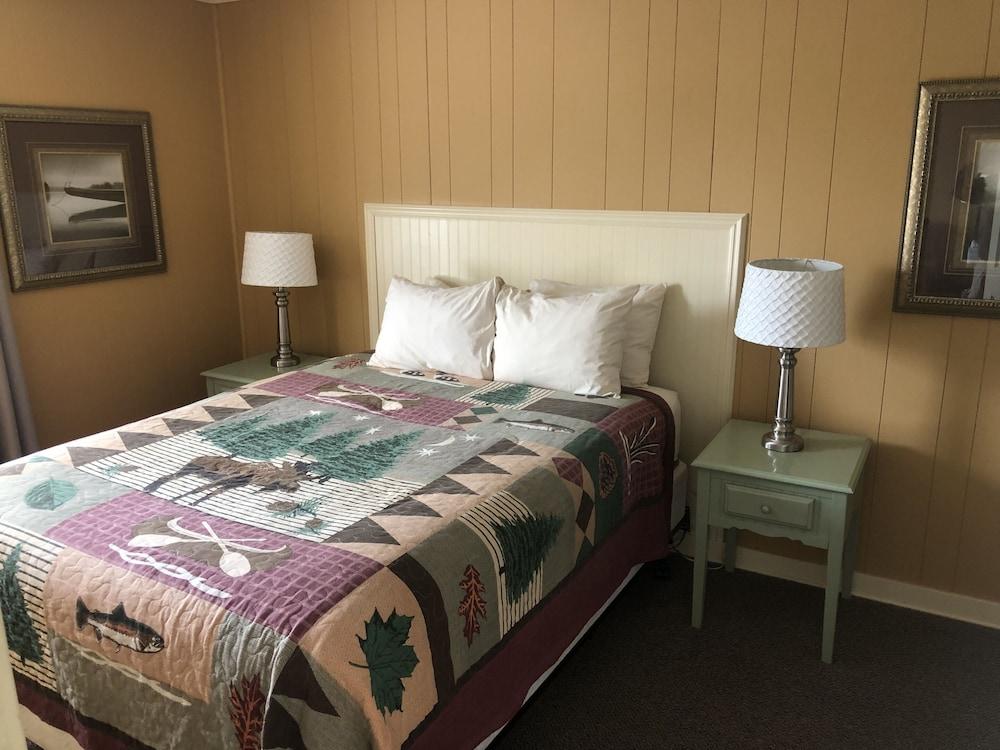 Harbor's Edge Motel photo 19