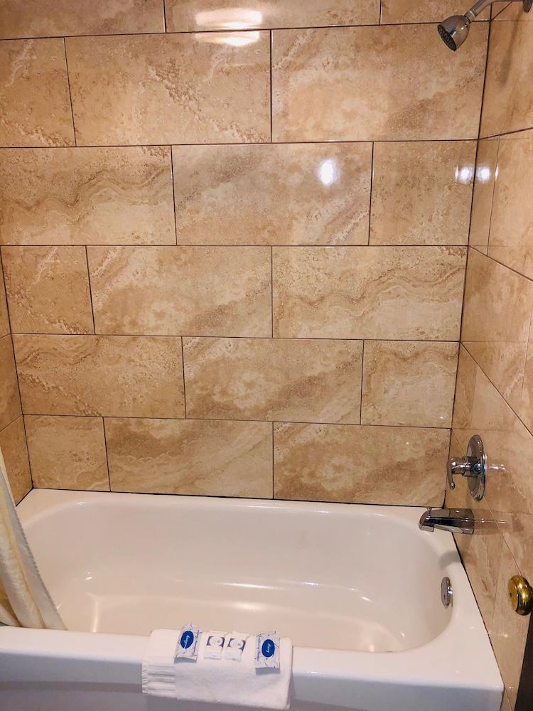 Regency Inn photo 5