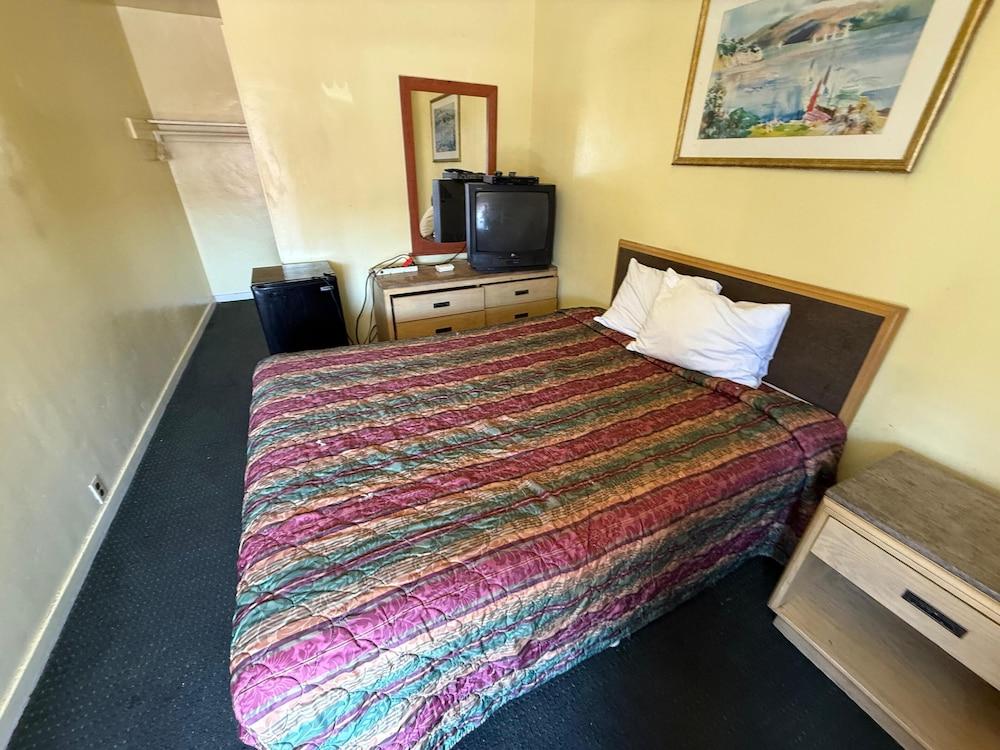 Discovery Inn Near Six Flags Vallejo Napa Valley CA photo 8