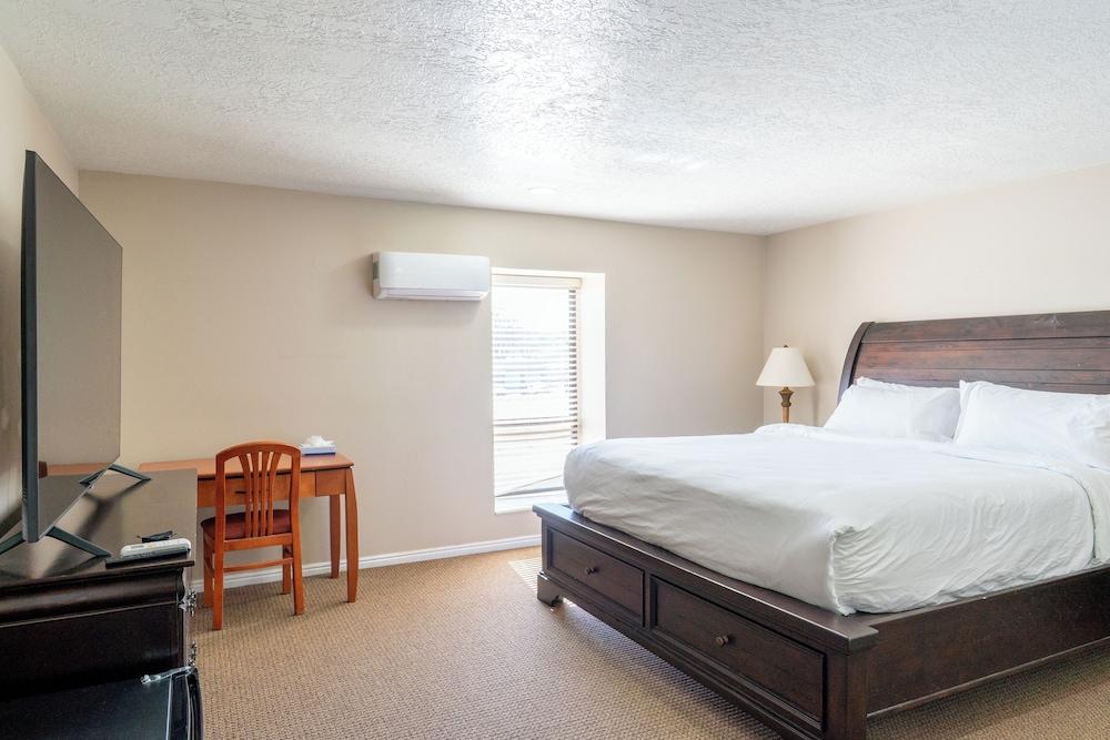 Road Creek Inn photo 36