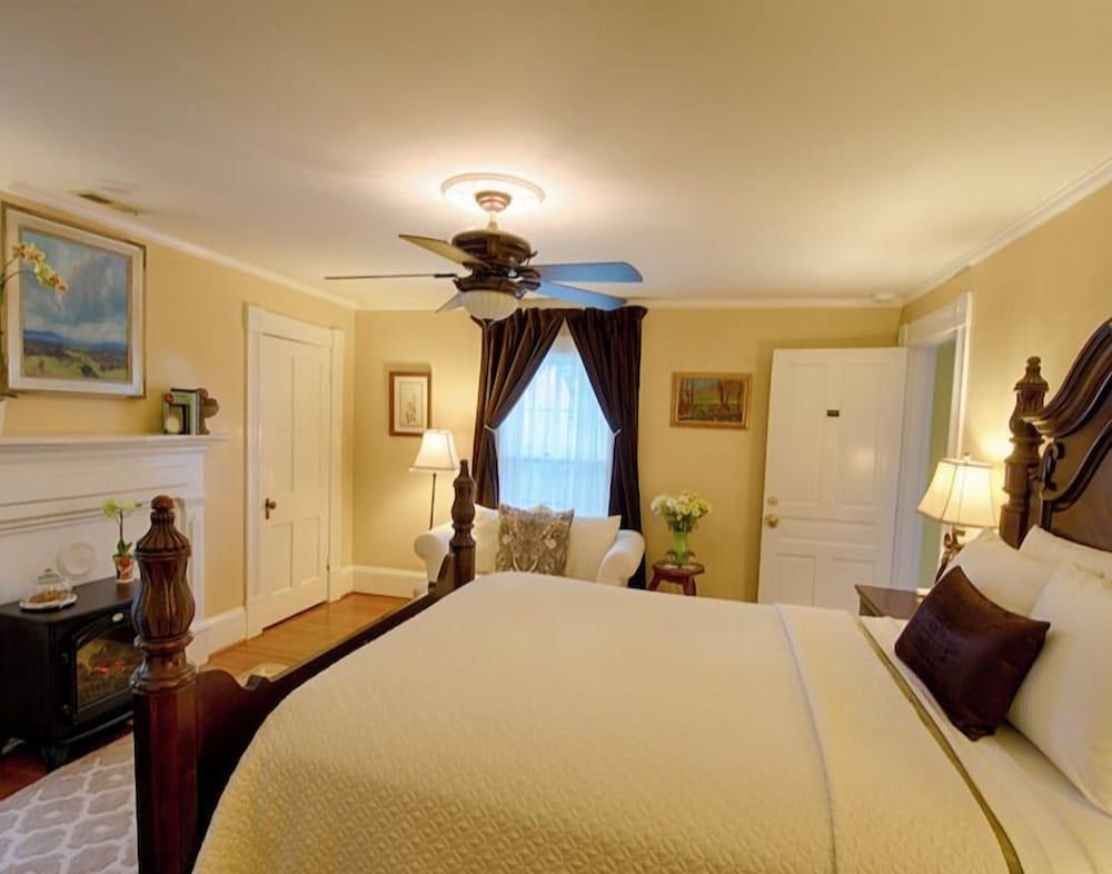 The Foster Harris House photo 33