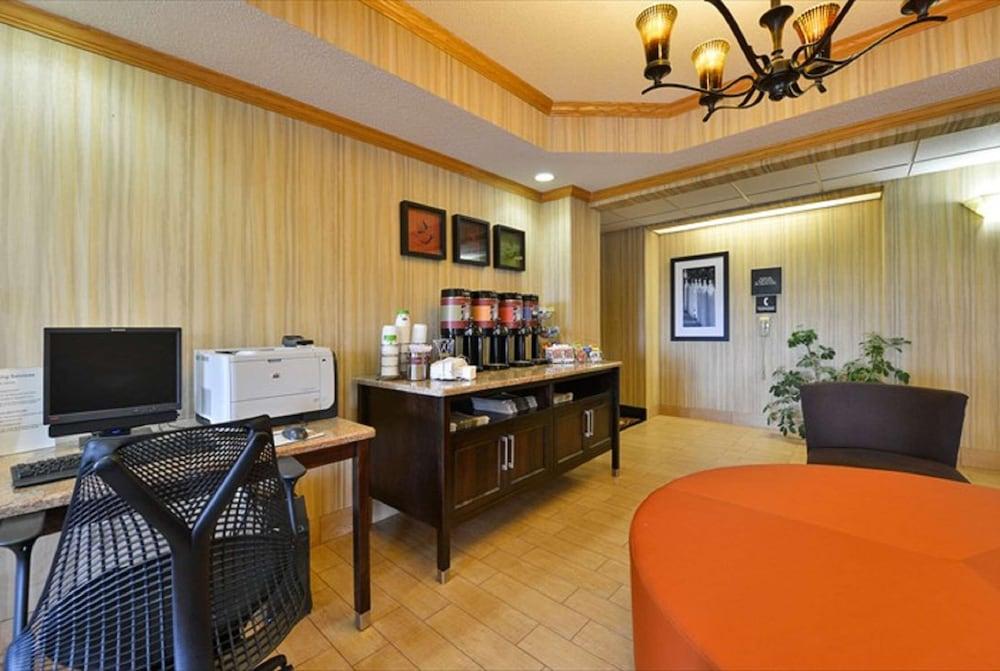 Hampton Inn Sturgis-Lagrange Area photo 39