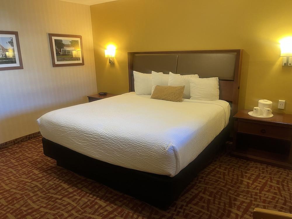 Inn on Storrs photo 20