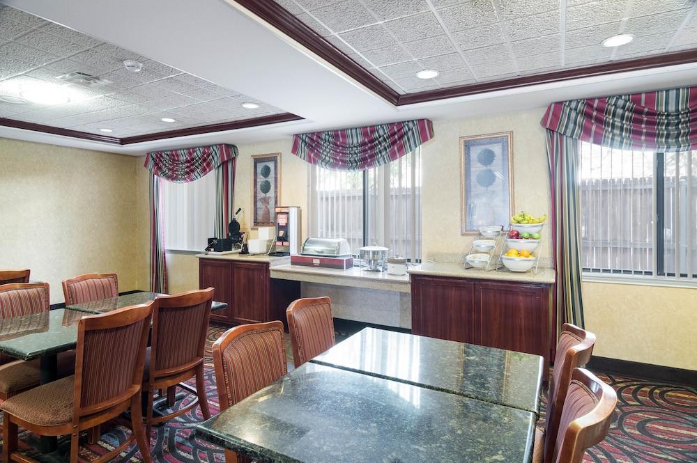 Quality Suites Midland North Loop 250 photo 39