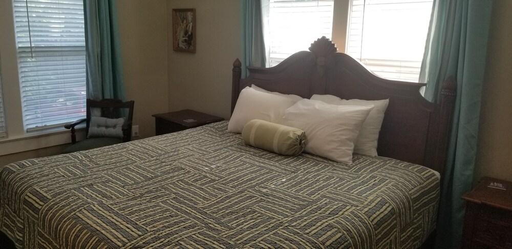 Belvedere Manor photo 57