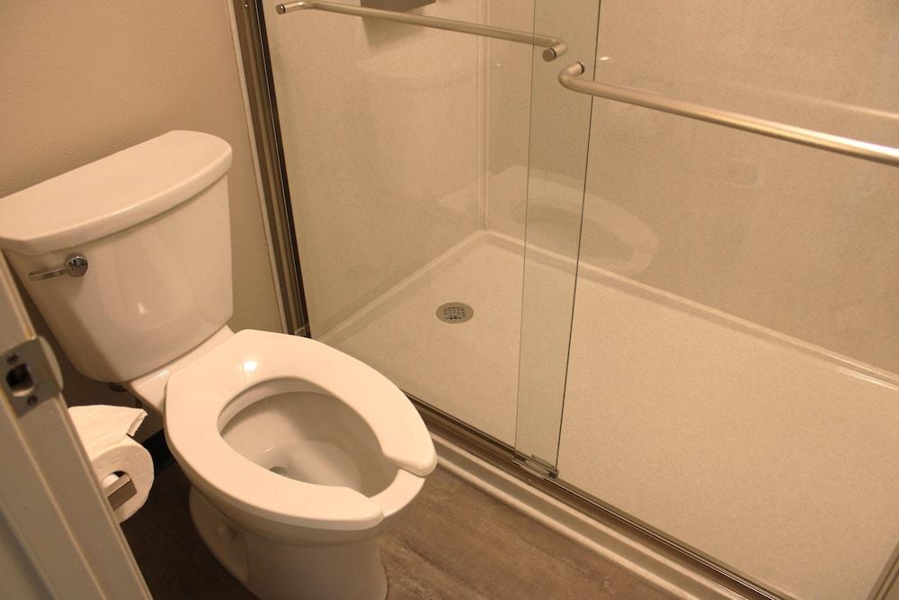 Boarders Inn & Suites photo 49