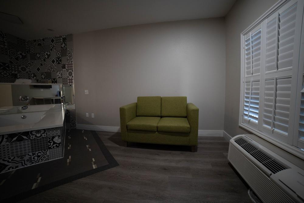 Mid City Inn and Suites photo 45