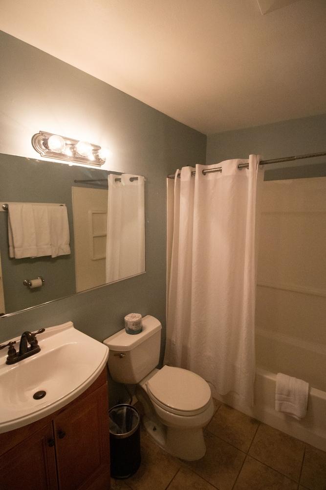 Delamater Inn photo 50