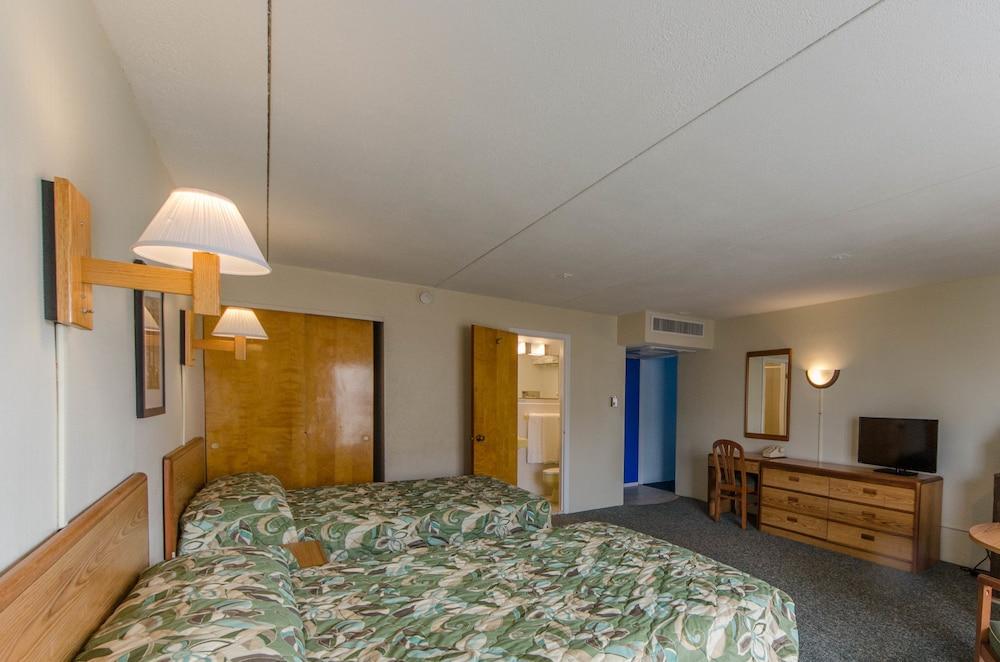 Attache Motel photo 32