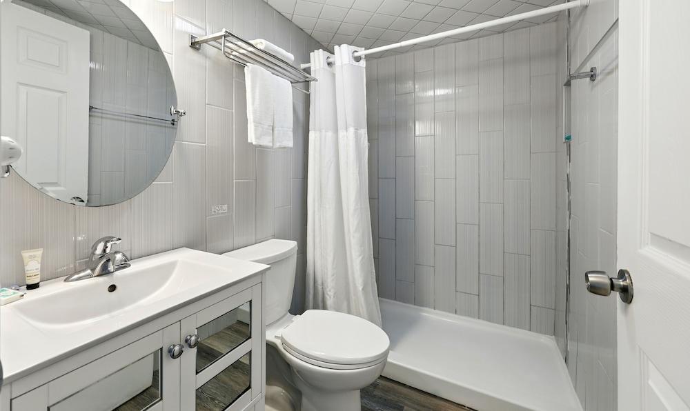 Beacher's Lodge Oceanfront Suites photo 66