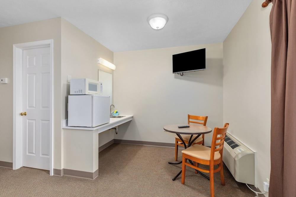 The Lakeview Motel photo 33