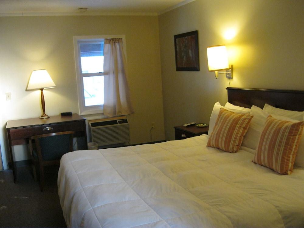 Cedar Hill Lodge photo 42