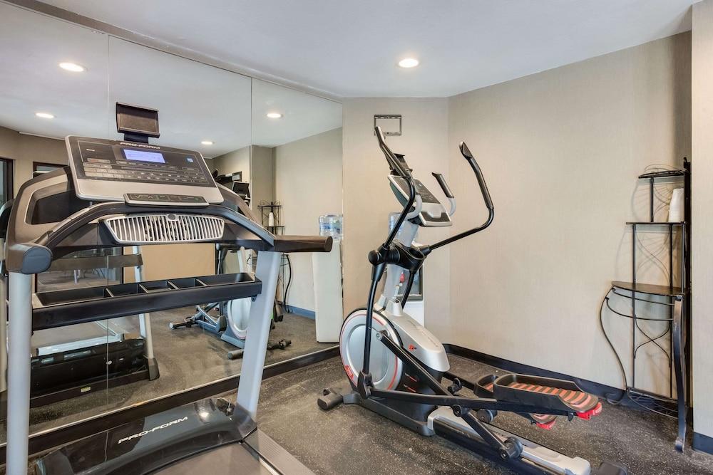 Quality Inn Lees Summit - Kansas City photo 30