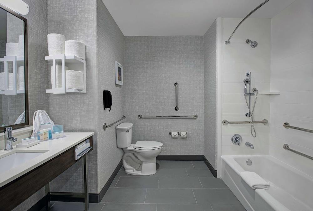Hampton Inn Weslaco photo 14