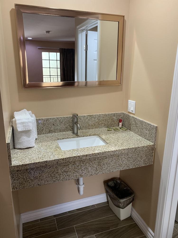Budget Inn San Gabriel photo 22