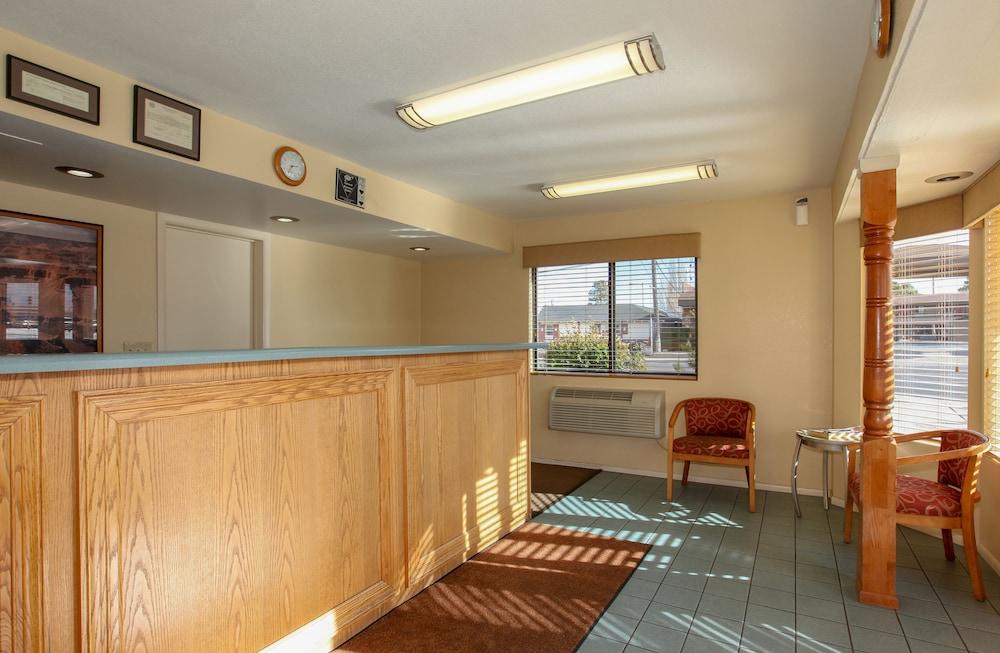 Budget Inn photo 6