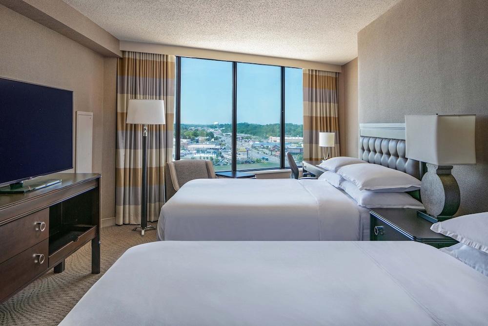 Sheraton Greensboro at Four Seasons photo 4