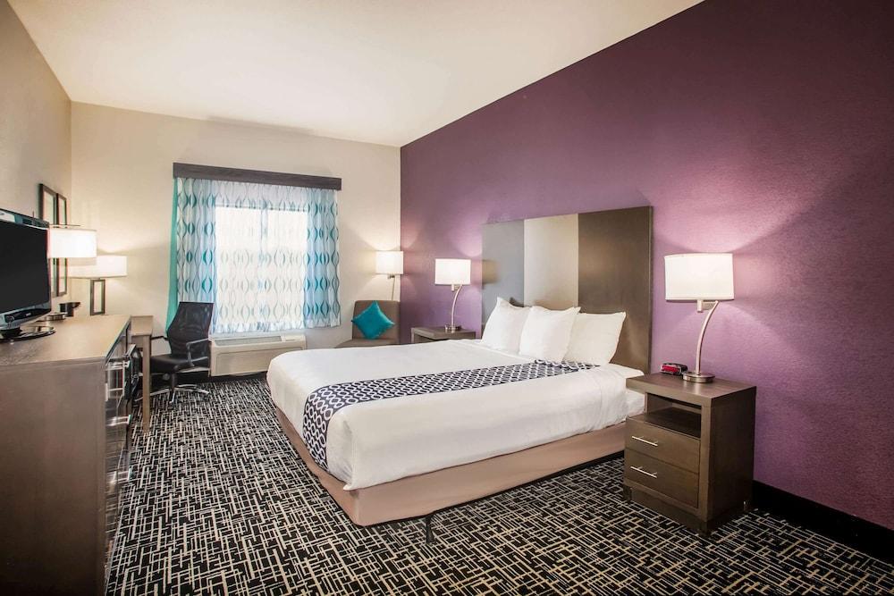 La Quinta Inn & Suites by Wyndham Pontoon Beach photo 5