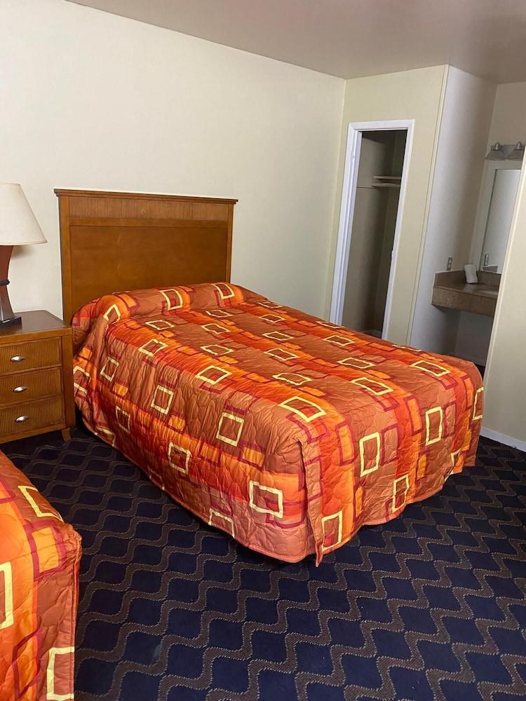 Ivory Tower Motor Inn photo 4