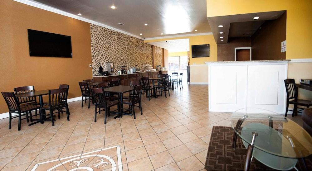 Express Inn & Suites photo 8