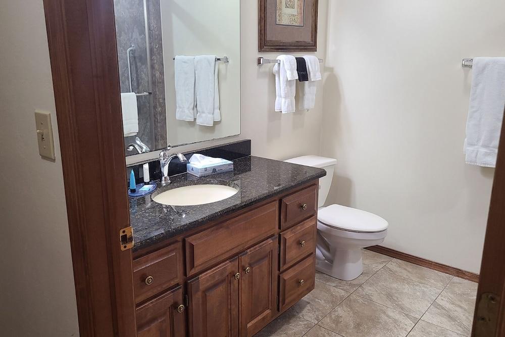 Bridgeport Waterfront Resort photo 64
