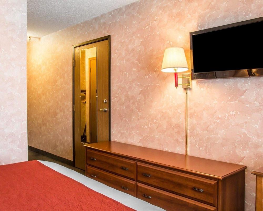 Econo Lodge Longmont East photo 9