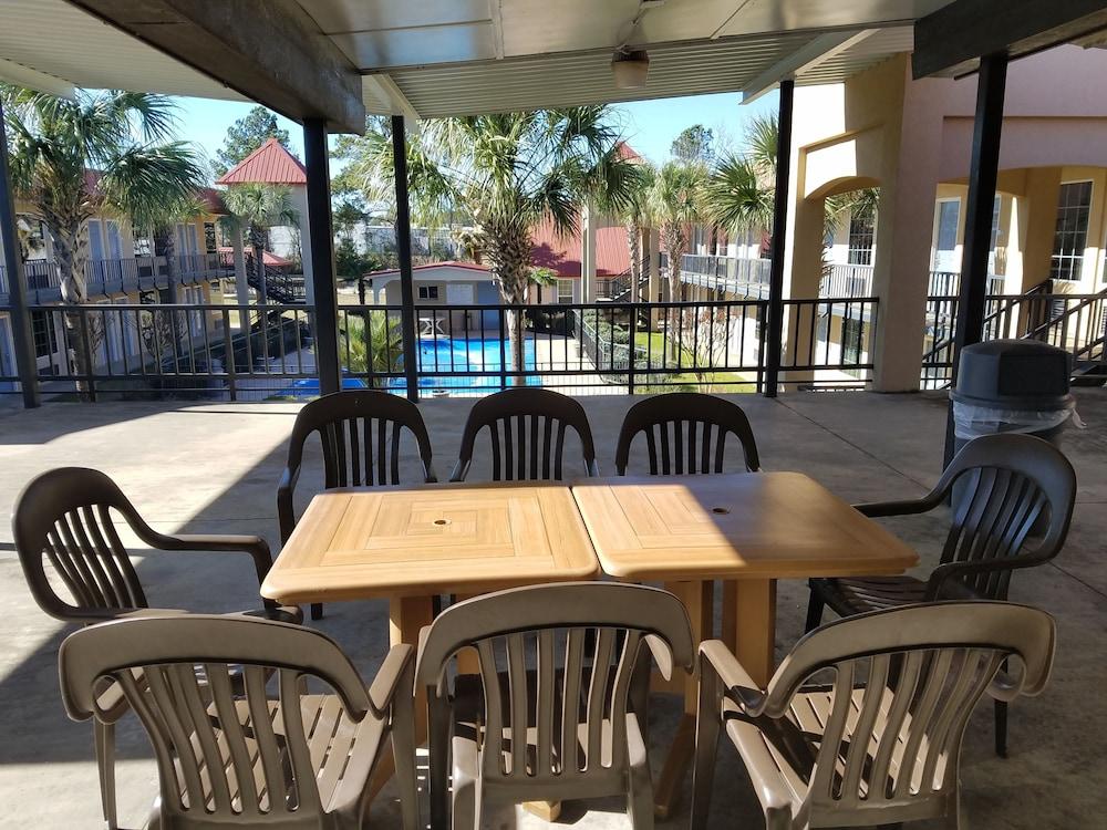 Days Inn by Wyndham Leesville photo 27