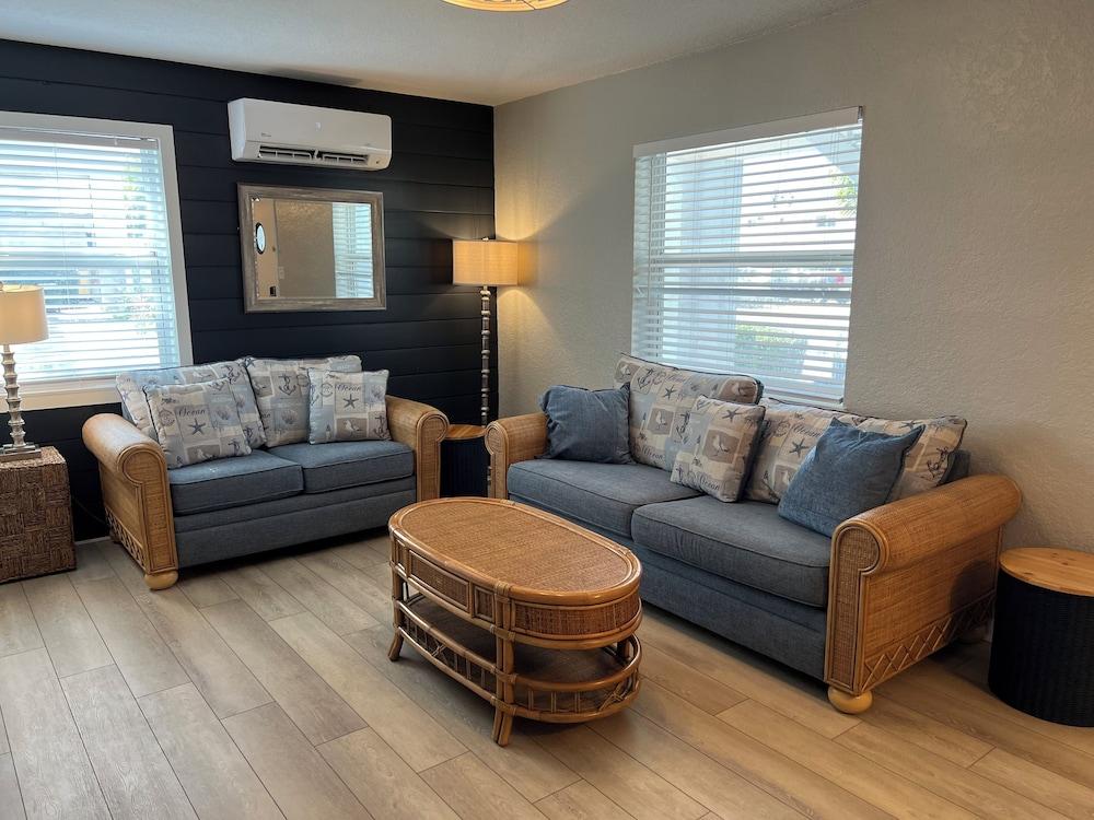 Blue Wave Suites photo 16