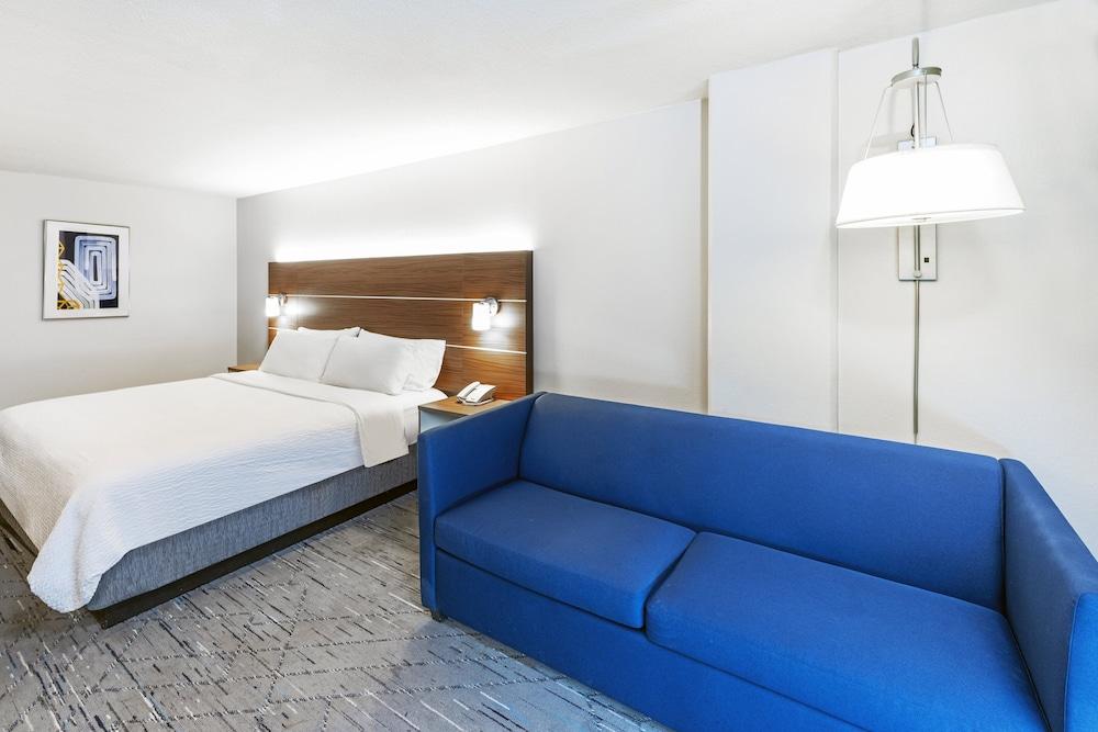 HI Express El Paso Downtown by IHG photo 16