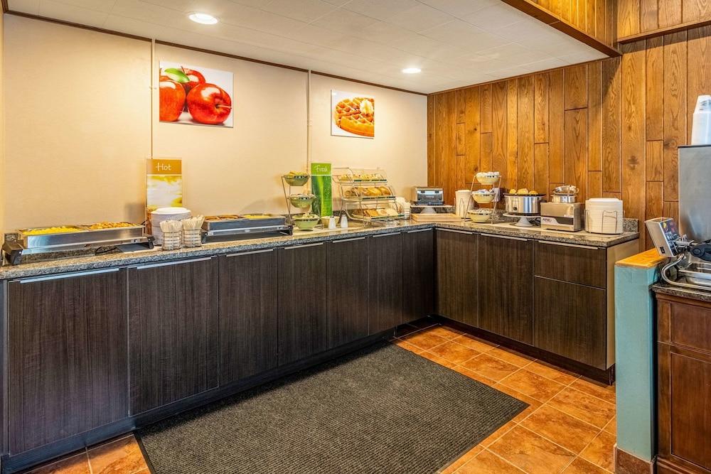 Quality Inn & Suites Virginia MN photo 7