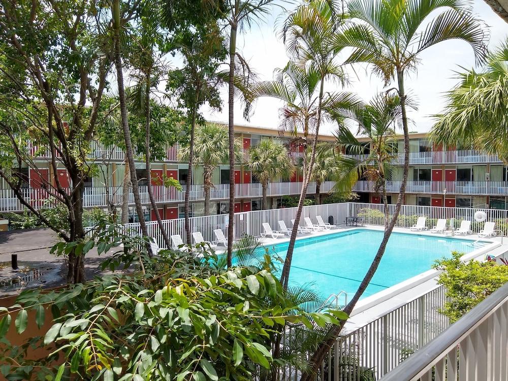 Red Carpet Inn Airport and Cruise Port Hotel Fort Lauderdale photo 29