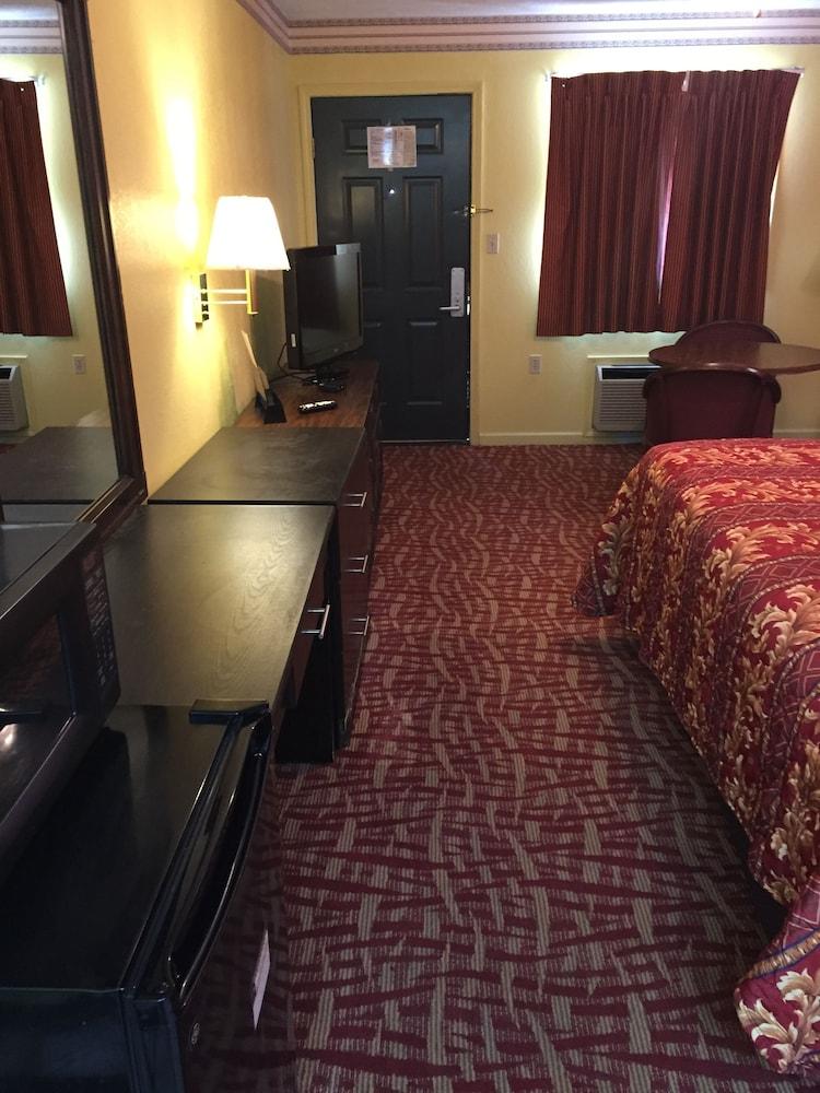 Lexington Inn photo 9