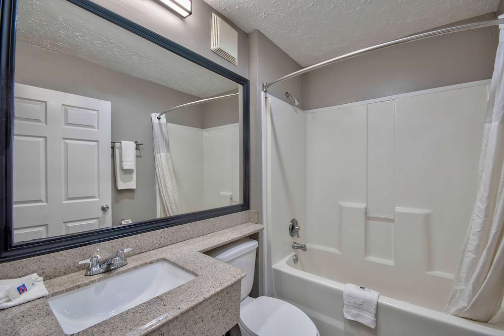 Motel 6 Stafford, TX – SW Houston - Sugarland photo 20