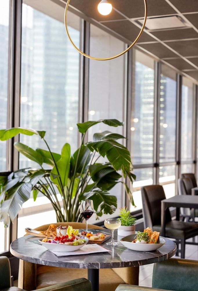 voco Chicago Downtown - Riverwalk by IHG photo 27