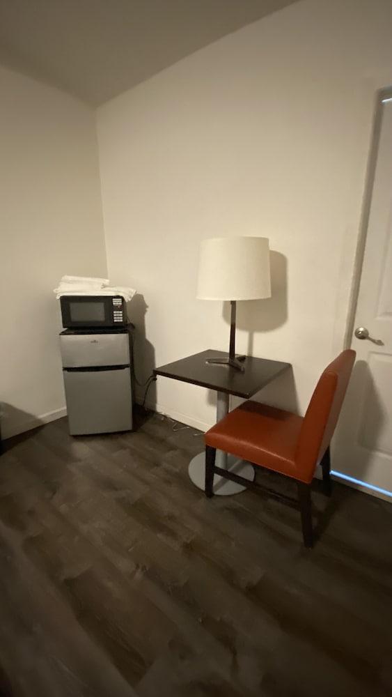 Golden Kent Motel photo 49