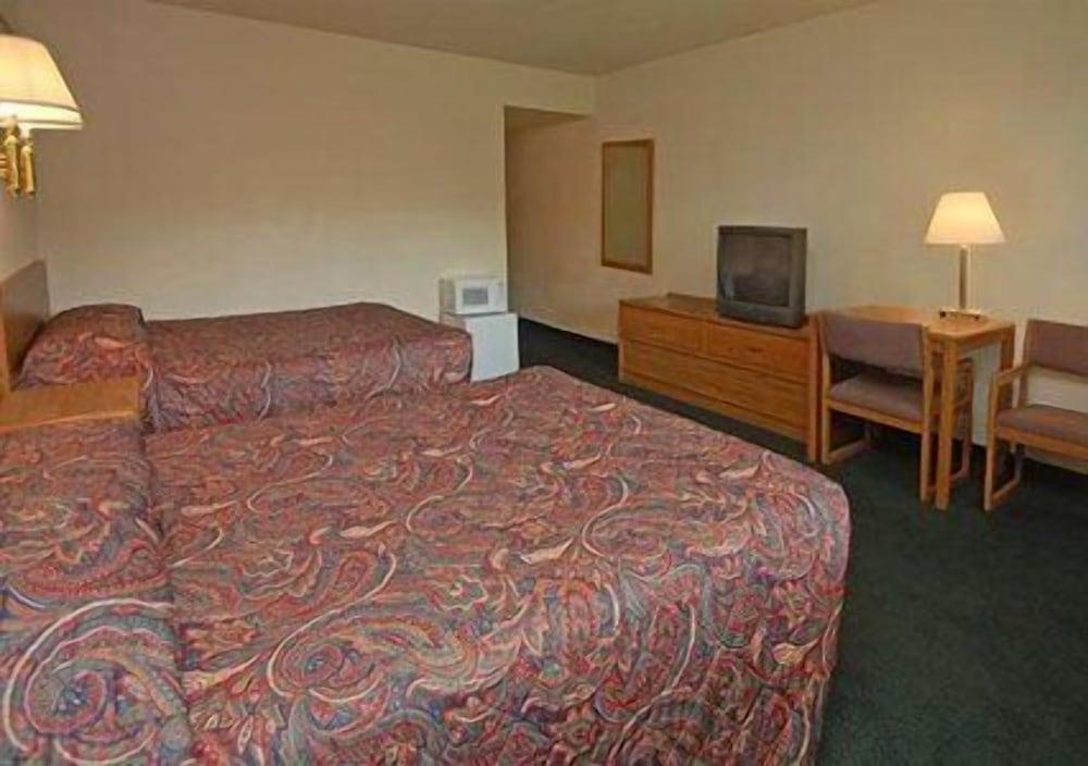 Econo Lodge photo 24