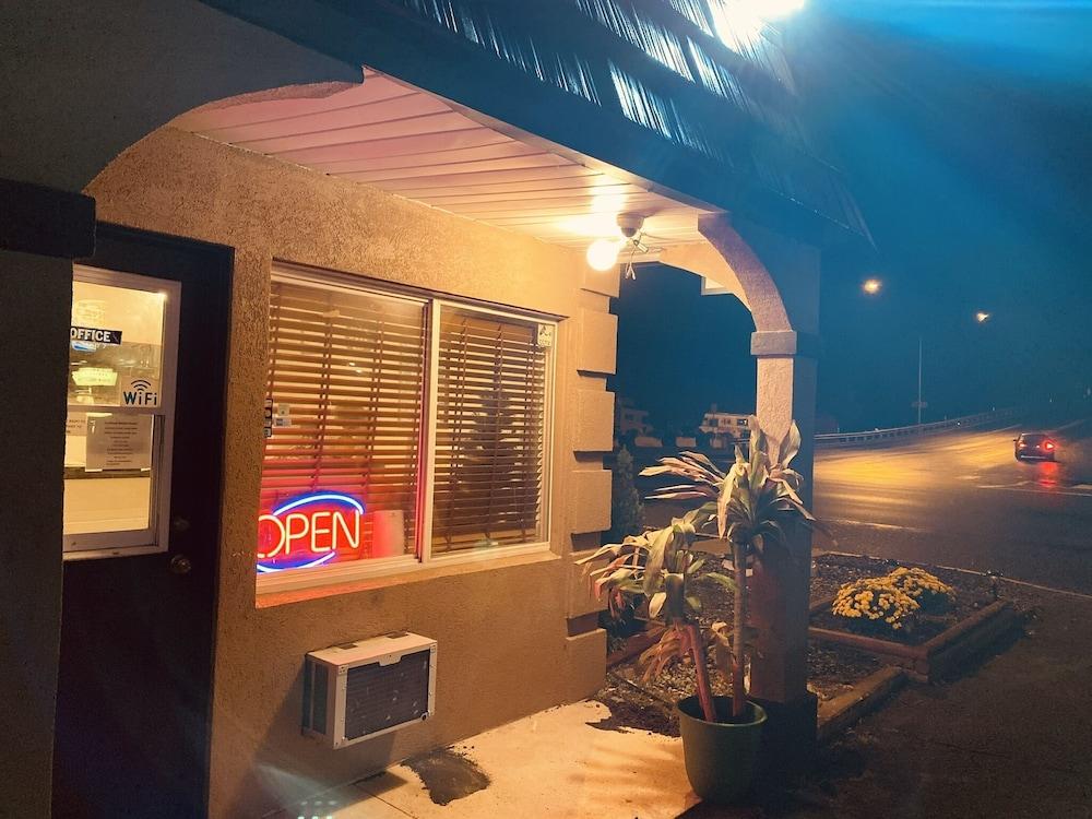 Sunland Inn Motel photo 14