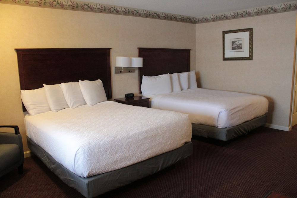 Shiretown Inn & Suites photo 9