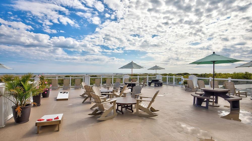 Water's Edge Ocean Resort photo 37