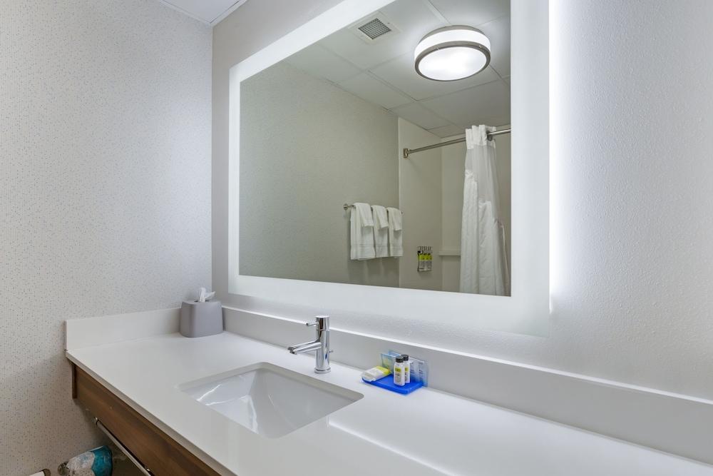 Holiday Inn Express Hotel & Suites Harrison by IHG photo 21