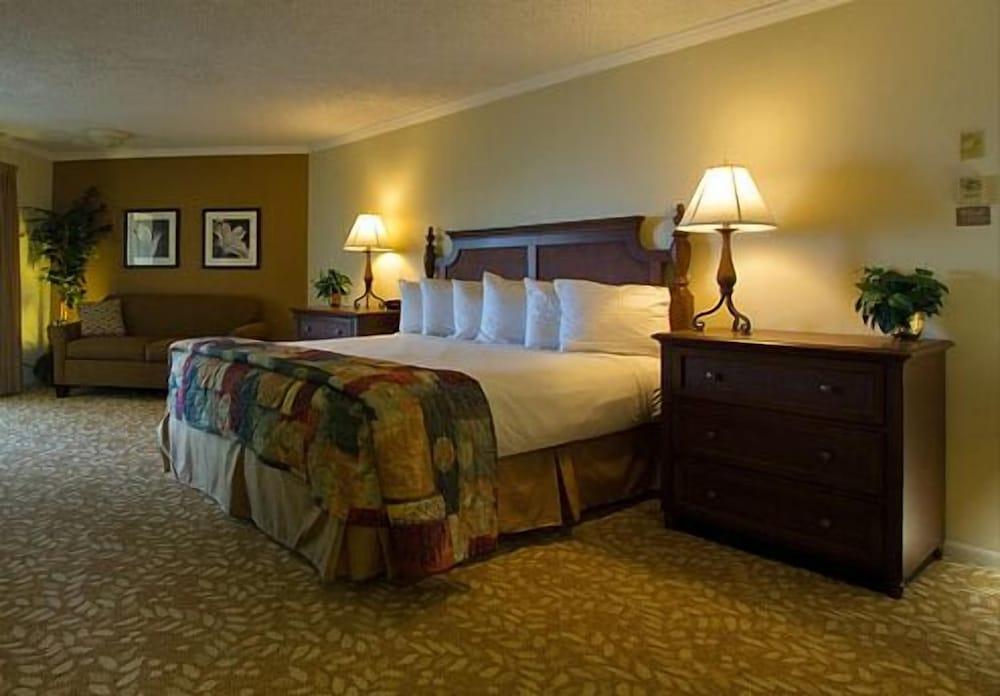 Weathervane Terrace Inn and Suites photo 3
