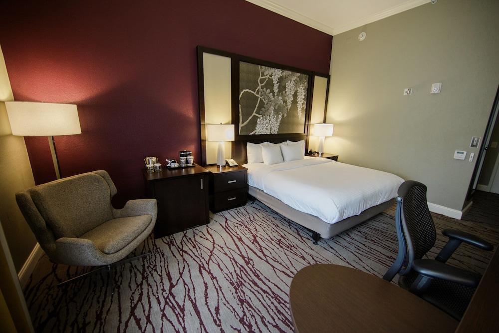 DoubleTree by Hilton Hotel Savannah Historic District photo 11