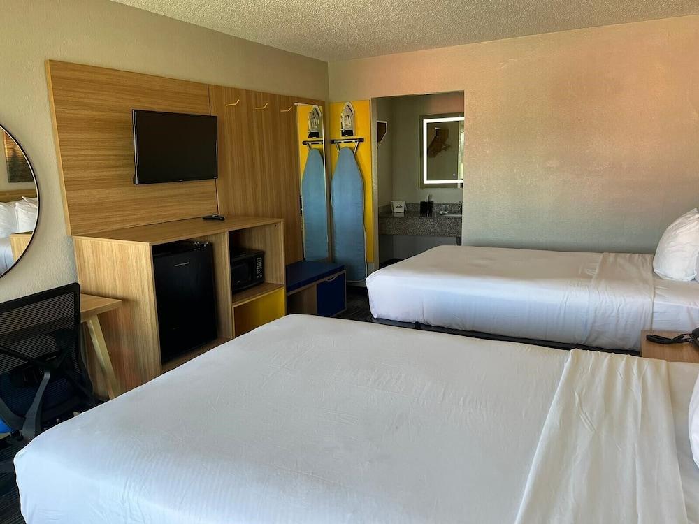 Days Inn & Suites by Wyndham Mobile photo 23