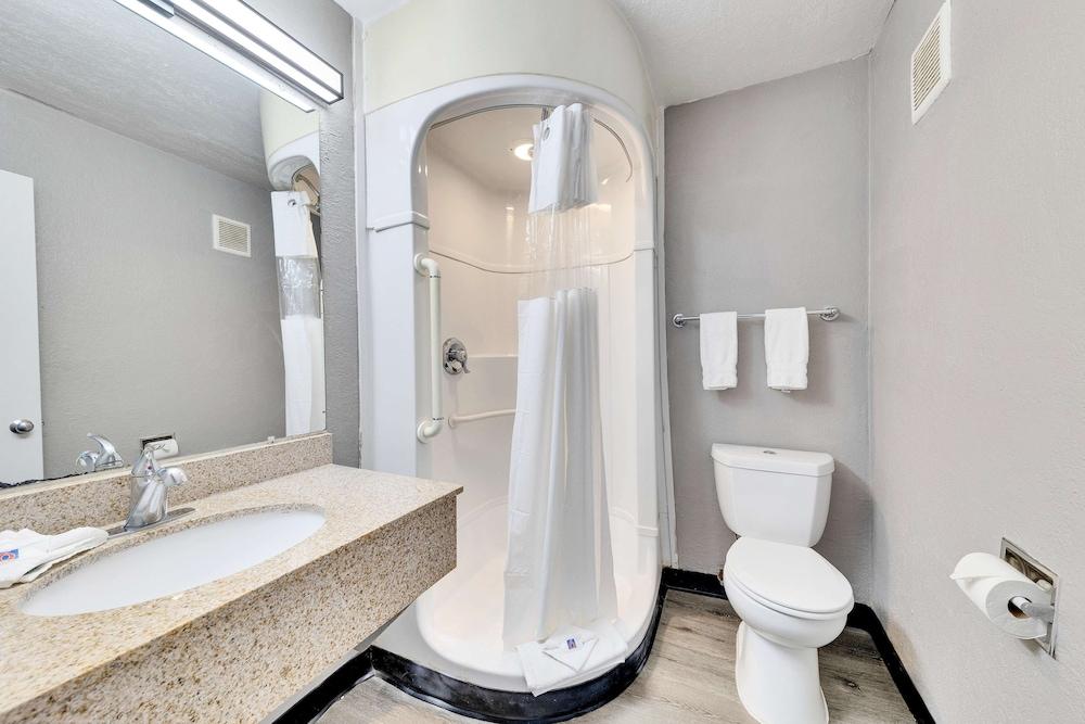 Motel 6 Austin, TX - Airport - South photo 17