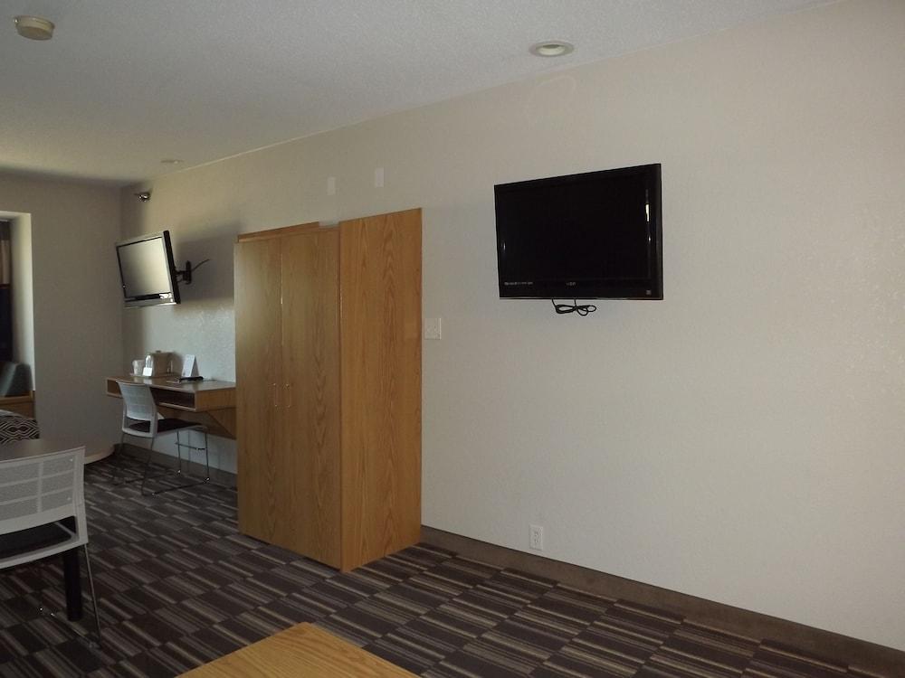 Microtel Inn & Suites by Wyndham Ames photo 23