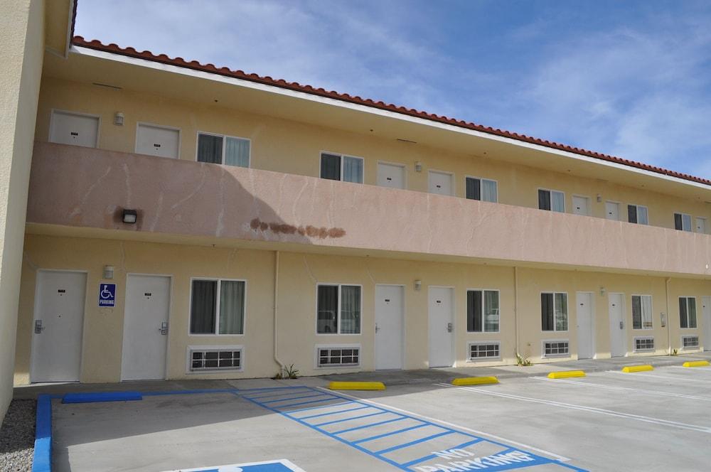America Inn & Suites photo 27