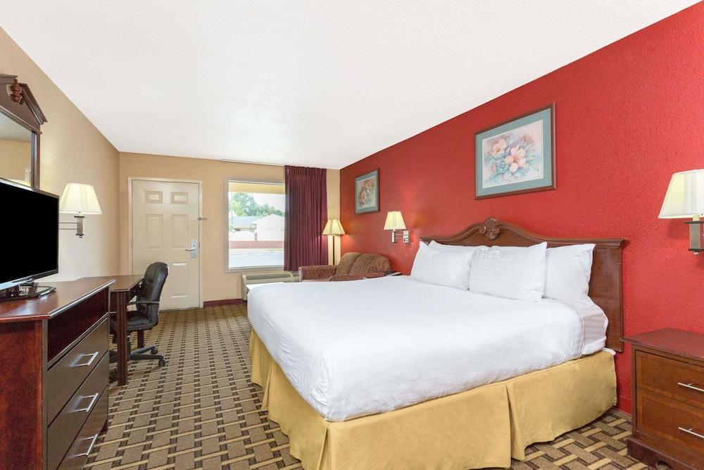 Americas Best Value Inn & Suites Sumter photo 5