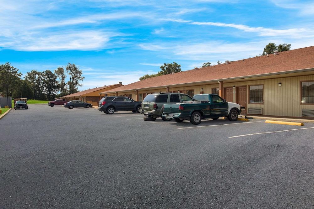 Econo Lodge Cornersville I-65 photo 34