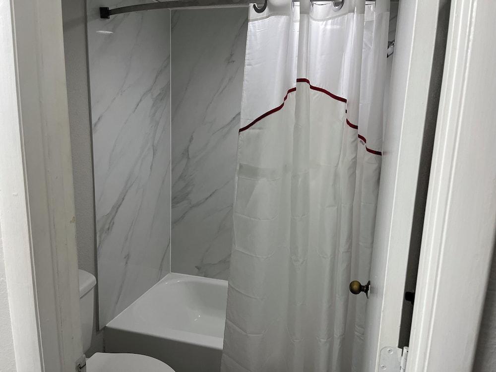 Red Roof Inn Rockingham photo 24